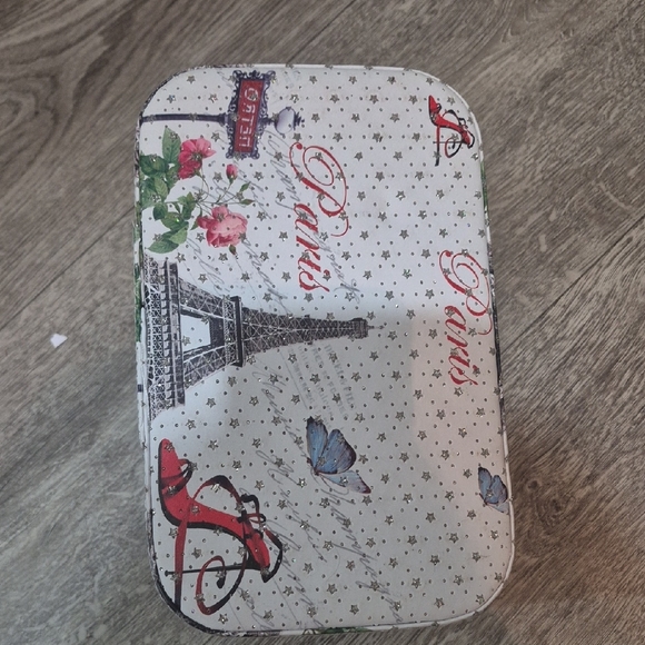 Paris Themed Makeup Case - Picture 7 of 7
